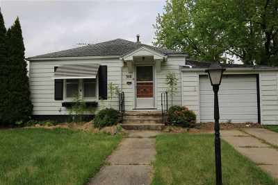 Oelwein IA Single Family Home For Sale: $45,000